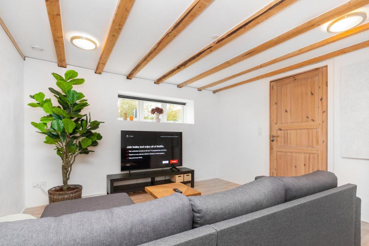 Moderne & Fuldt Udstyret Lejlighed M.Plads Til 4 Hojbjerg Exterior photo